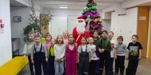 Новогодняя феерия в гимназии: дети раскрывают тайны снежной королевы