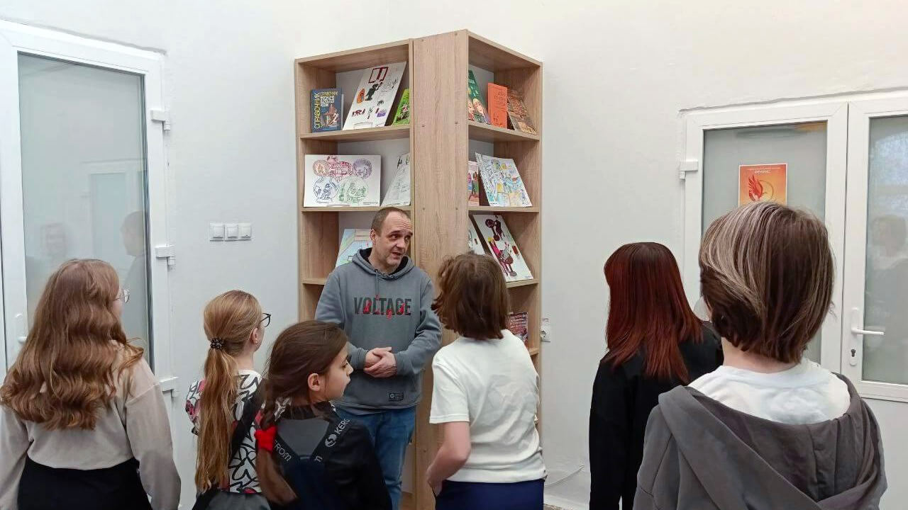 Будущее библиотеки глазами юных художников: экскурсия по выставке «Библиотека будущего»