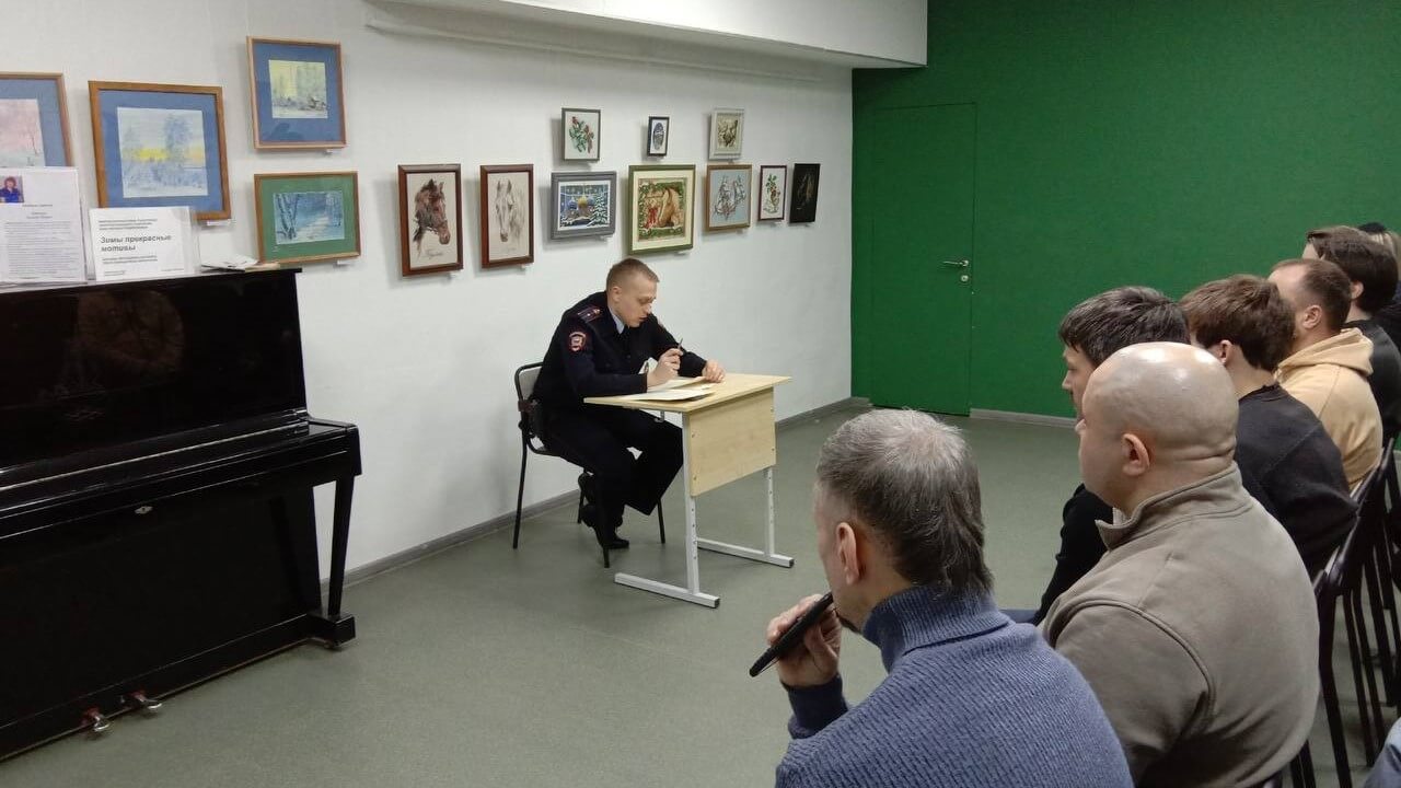 В библиотеке прошел отчет участкового уполномоченного Северного микрорайона